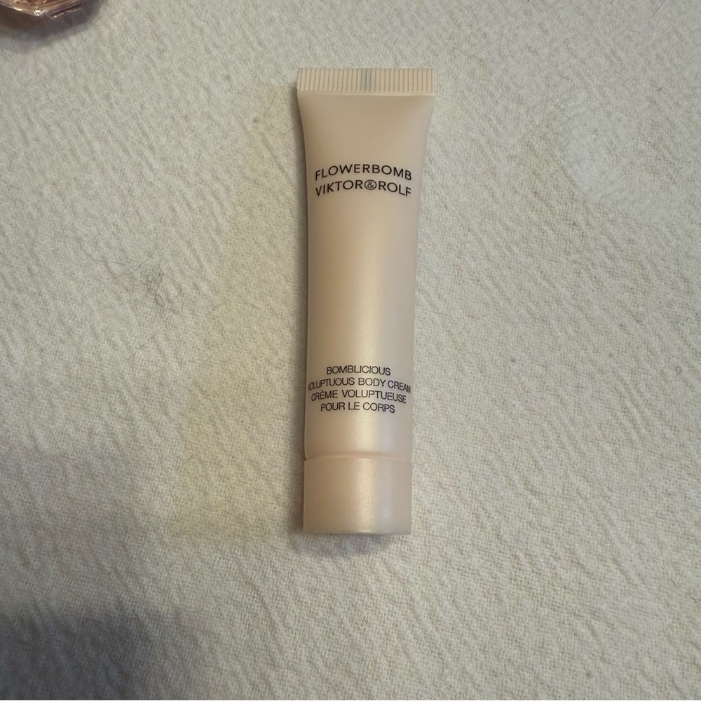 Viktor & Rolf Flowerbomb Flower BombTravel Set - Lotion Body Balm - Picture 6 of 9